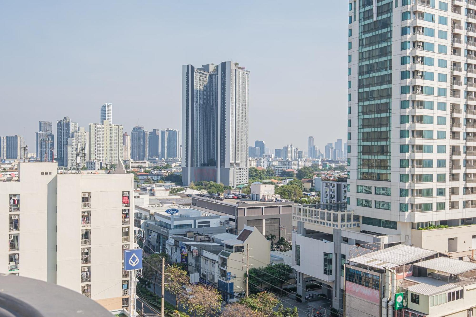 Boss Mansion Hotel Bangkok Exterior photo