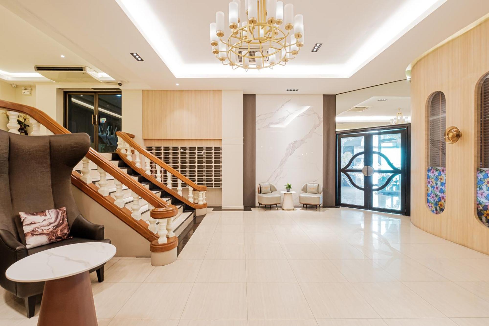 Boss Mansion Hotel Bangkok Exterior photo