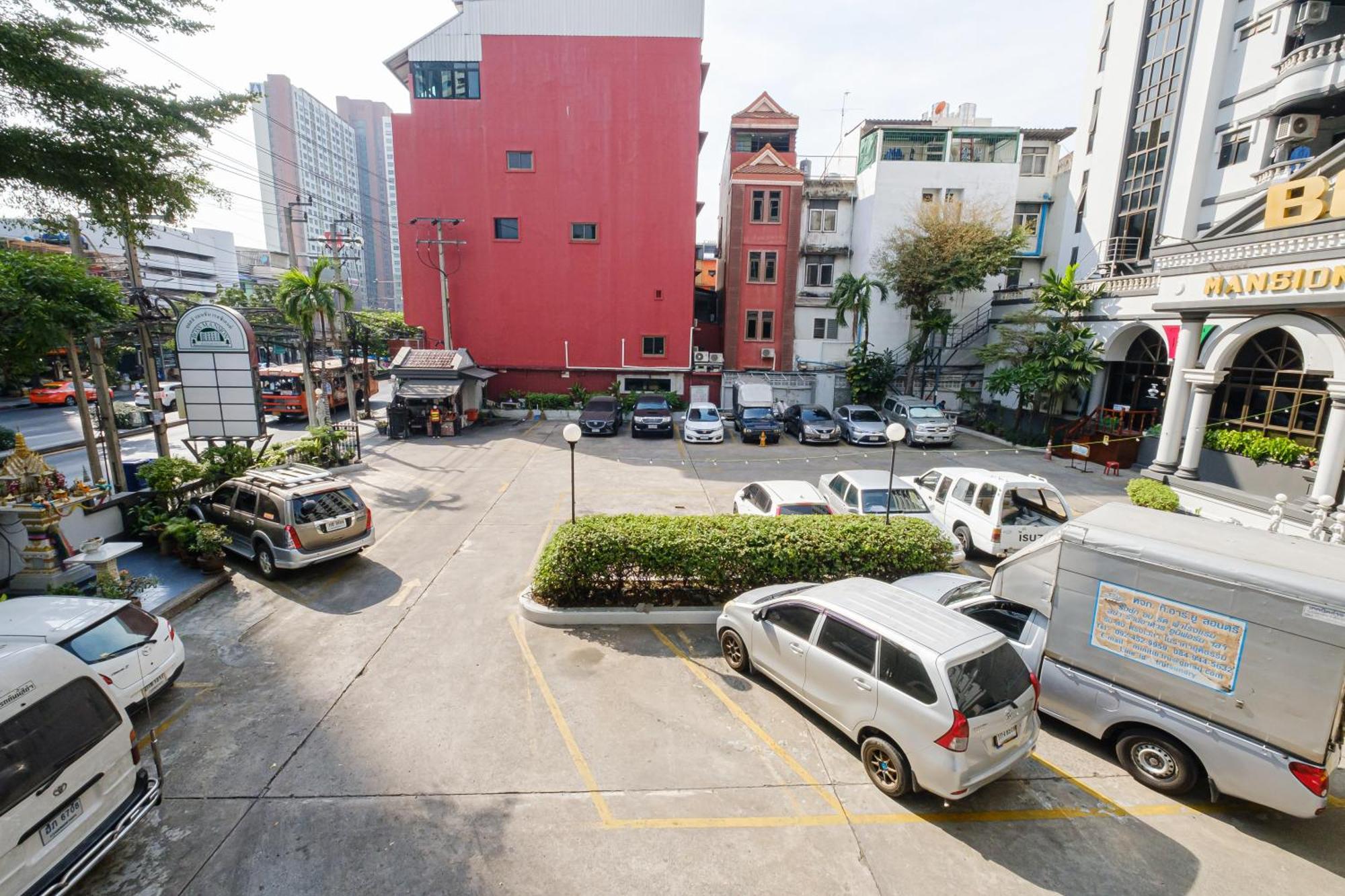 Boss Mansion Hotel Bangkok Exterior photo