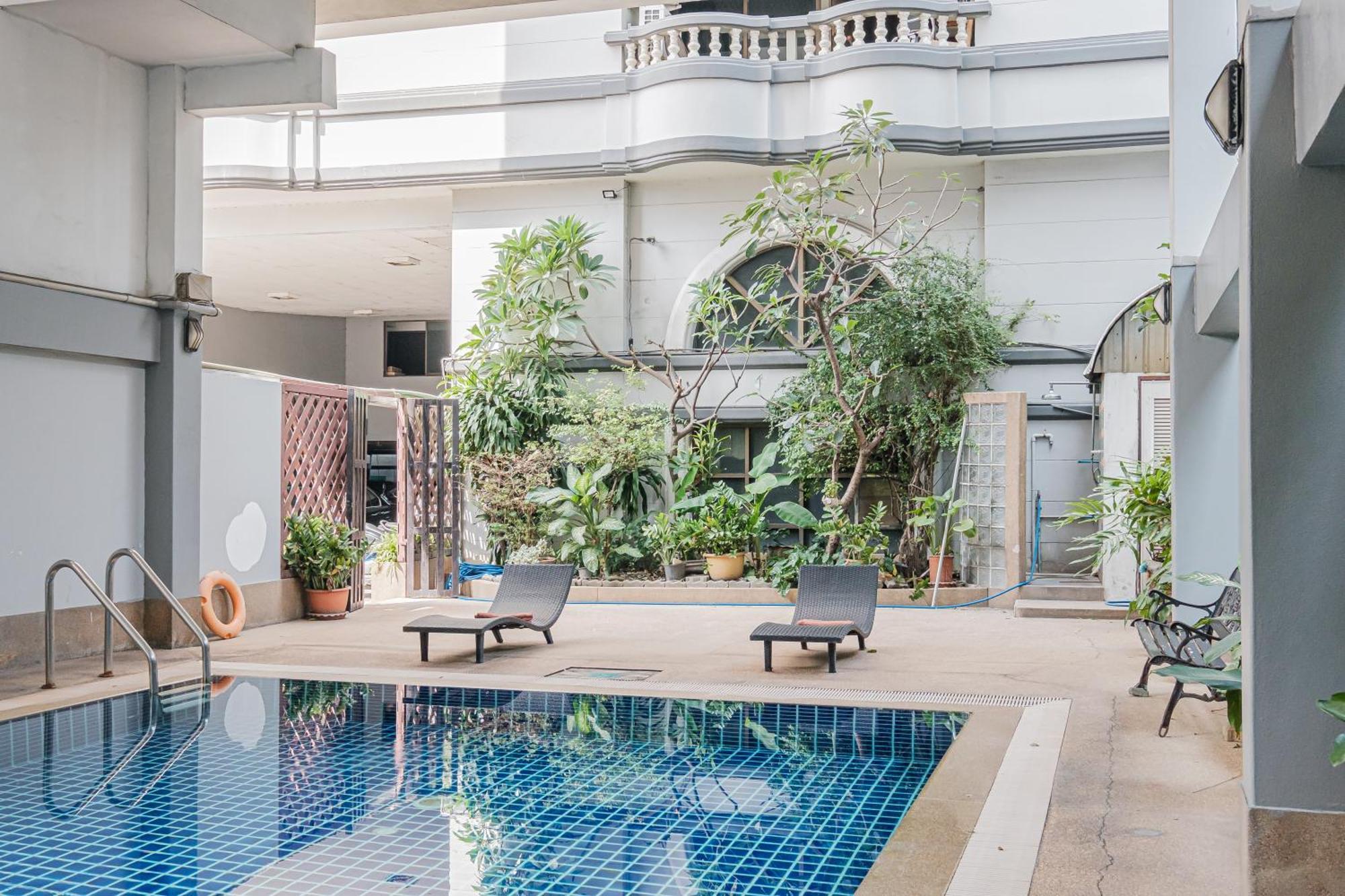 Boss Mansion Hotel Bangkok Exterior photo