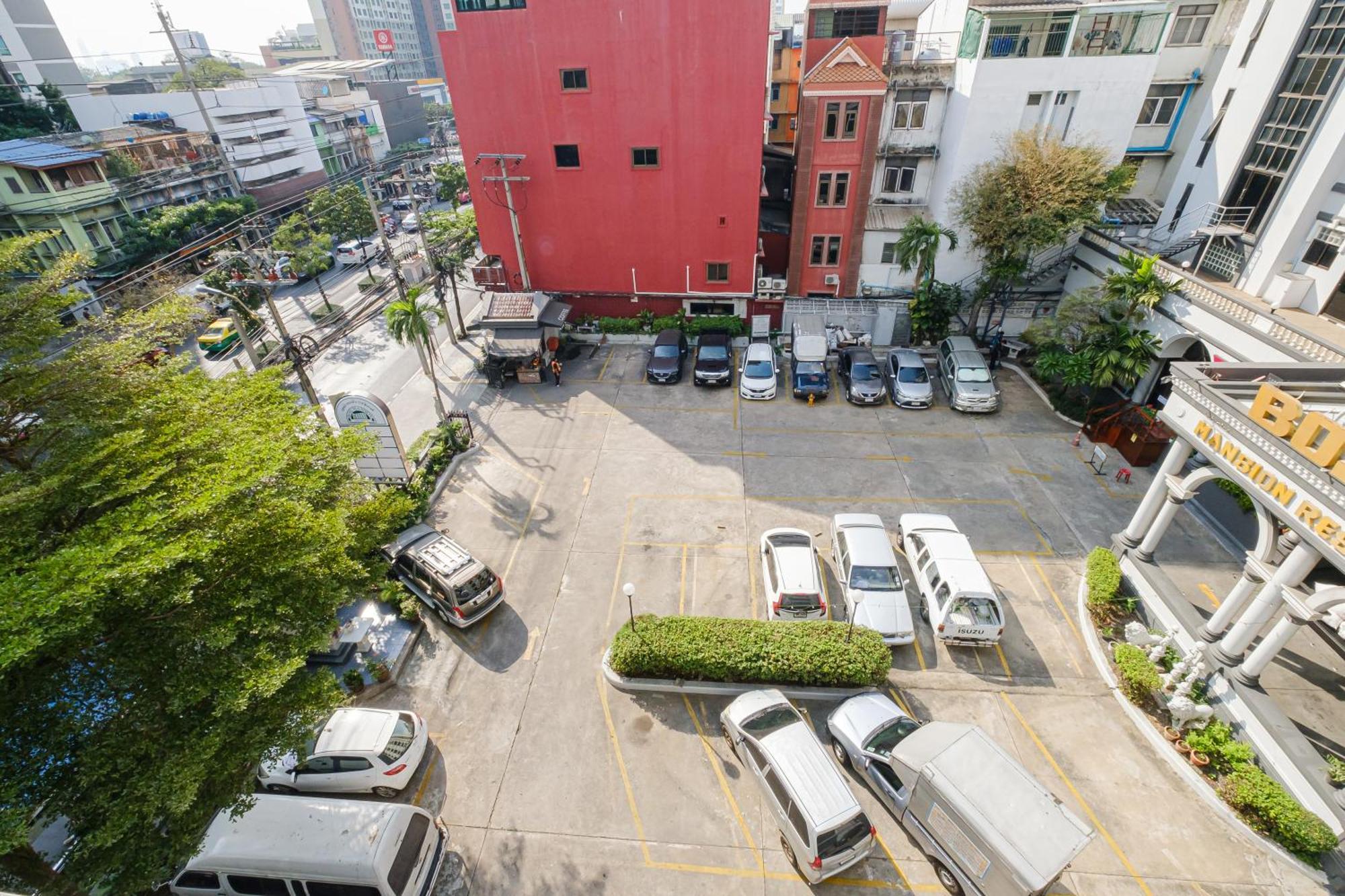 Boss Mansion Hotel Bangkok Exterior photo
