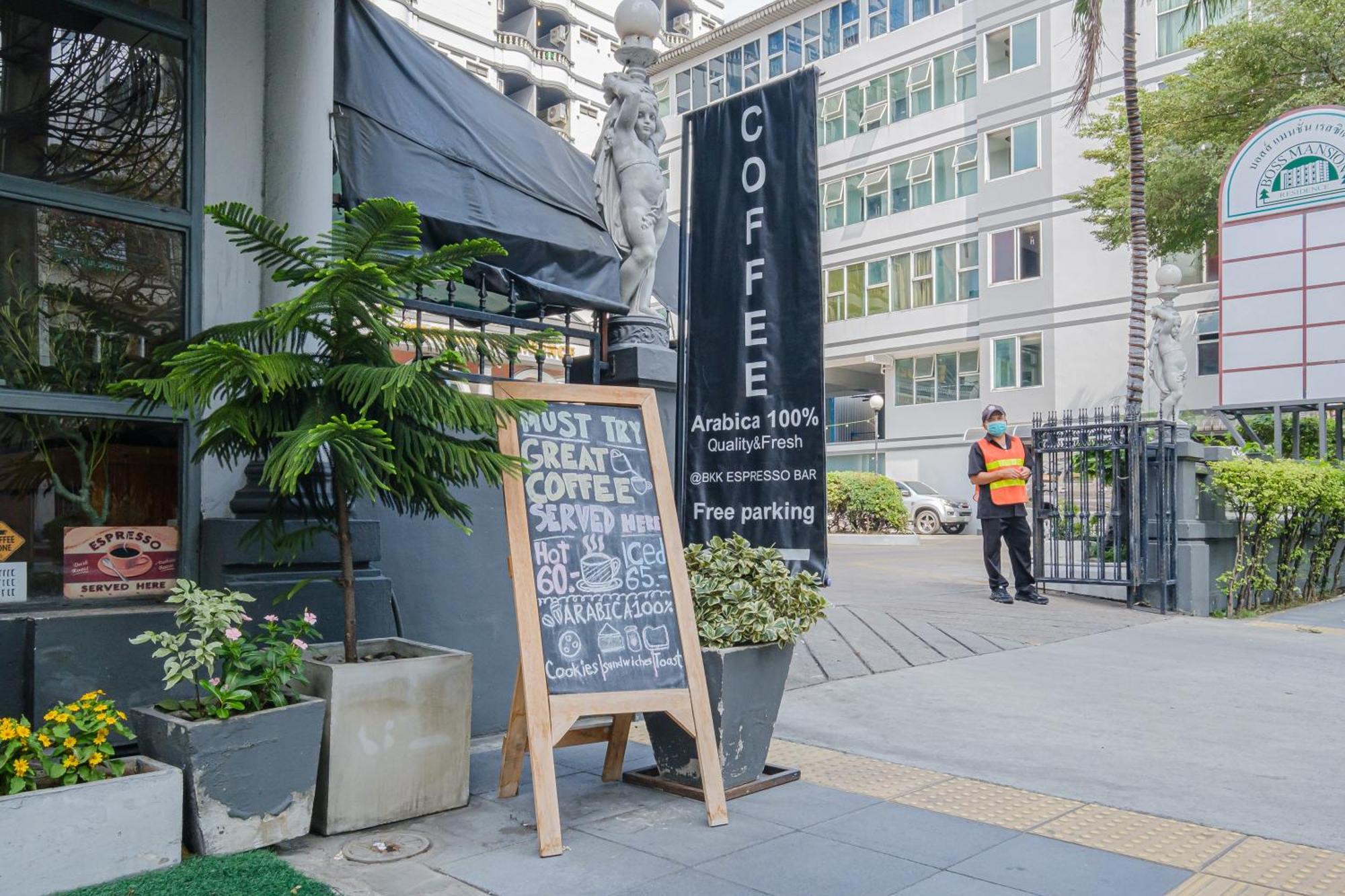 Boss Mansion Hotel Bangkok Exterior photo